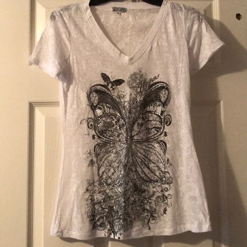 Graphic print v-neck tee